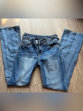 Wallflower jeans Blue Embroidered Back-Pocket Jeans size 7